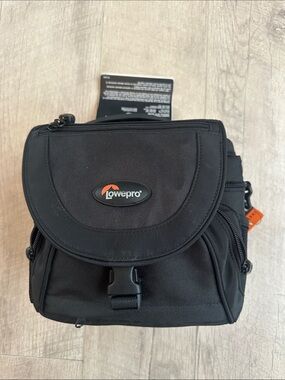 NWT Lowepro Nova 1 AW Black Camera Bag